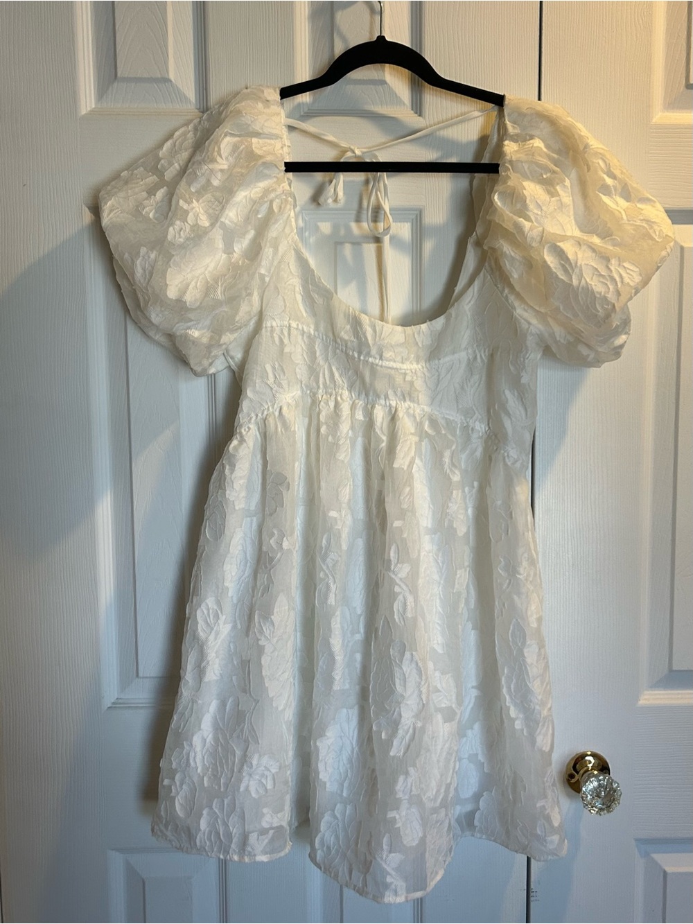 NWT Altar’d State White Puff-Sleeve Flora Jacquard Dress, size Medium